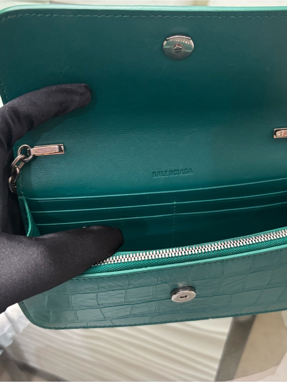 Authentic Balenciaga Gossip Wallet on Chain (WOC) in Jade green - Picture 6 of 15